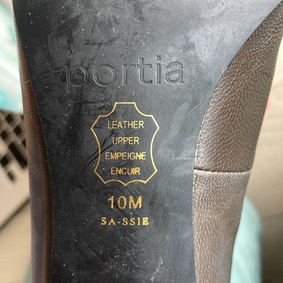 The perfect fall shoe- leather Oxford heels - Picture 4 of 4